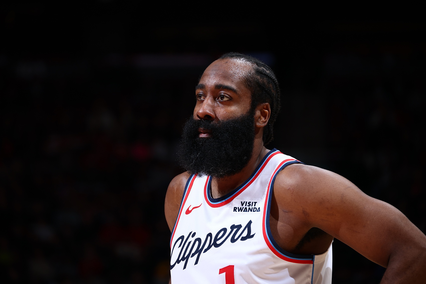 星空体育中国-持续低迷！祖巴茨被封盖 哈登出现失误交出球权